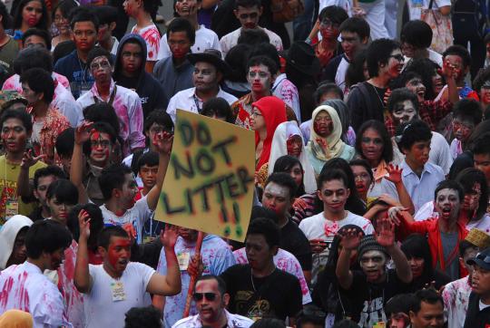 Zombie bergentayangan di car free day Jakarta