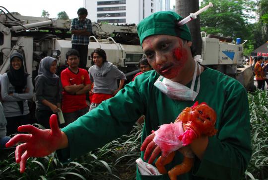 Zombie bergentayangan di car free day Jakarta
