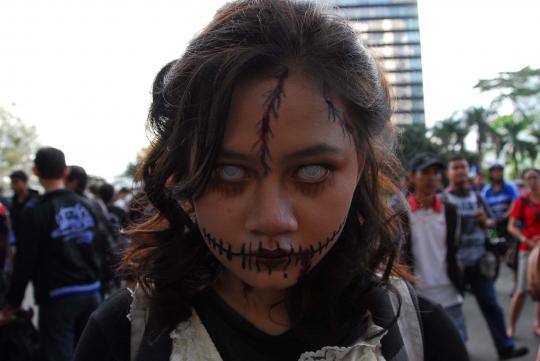 Zombie bergentayangan di car free day Jakarta
