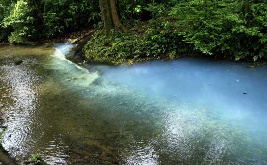 Keindahan nuansa alam di "Sungai Biru"