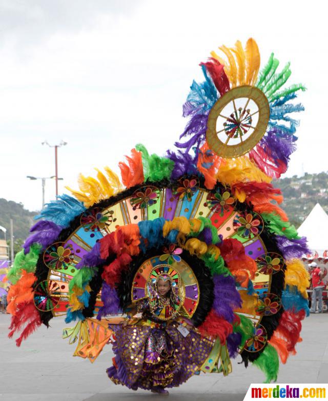 Foto : Warna-warni karnaval anak di Queen Park Savannah 