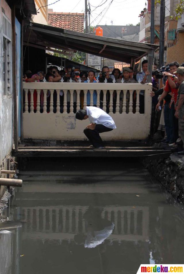 Foto : Jokowi tinjau warga kerja bakti di Kelurahan Lagoa 