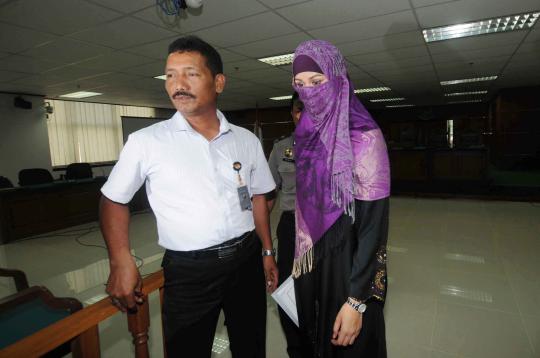 Neneng dituntut 7 tahun penjara