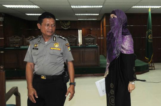 Neneng dituntut 7 tahun penjara