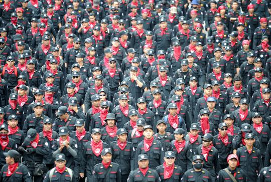 Ribuan buruh long march menuju Istana Negara