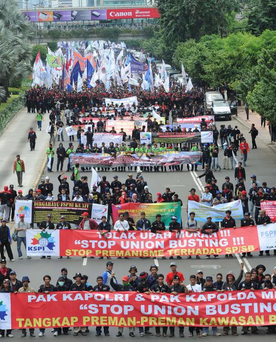Ribuan buruh long march menuju Istana Negara