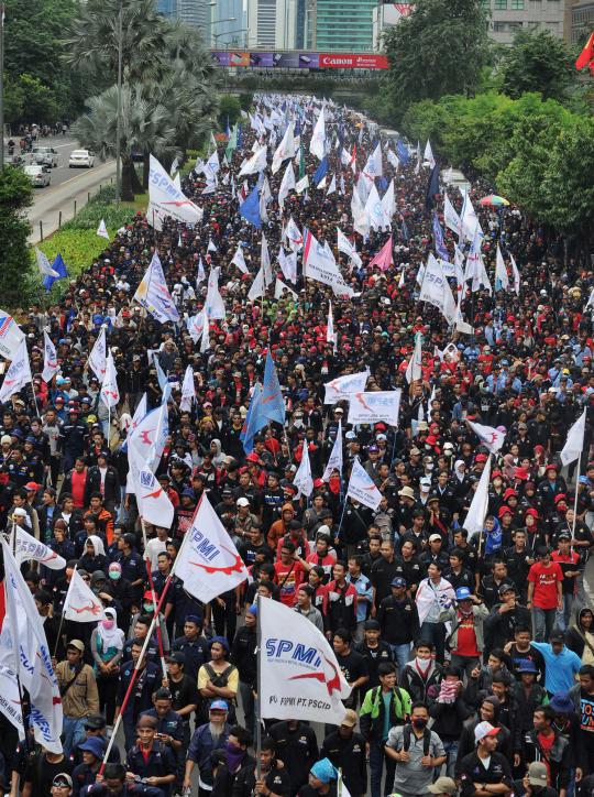 Ribuan buruh long march menuju Istana Negara