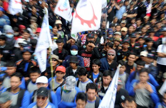 Ribuan buruh long march menuju Istana Negara