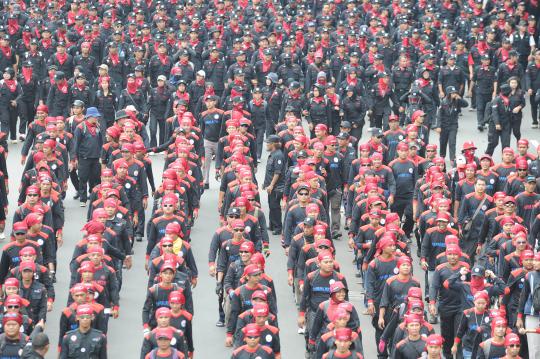 Ribuan buruh long march menuju Istana Negara