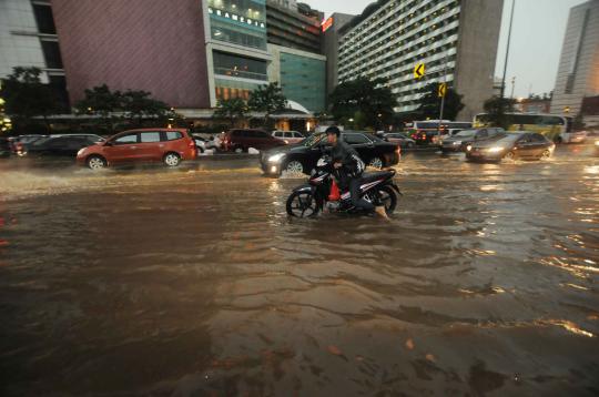 Kawasan Bundaran HI kembali digenangi banjir