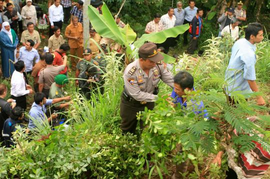 Polres Banyumas musnahkan ladang tanaman khat