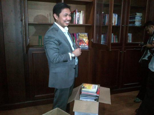 Pamit dari DPR, Anis Matta tunjukkan koleksi buku