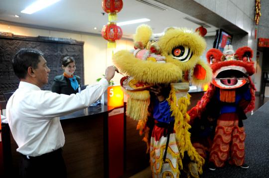 Atraksi barongsai hibur nasabah BNI