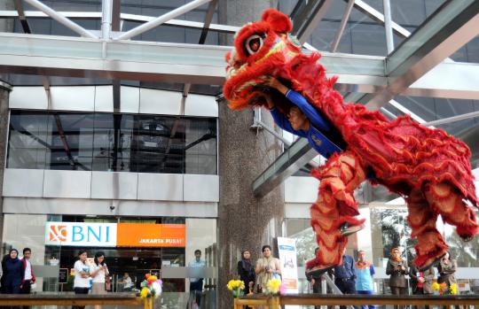 Atraksi barongsai hibur nasabah BNI
