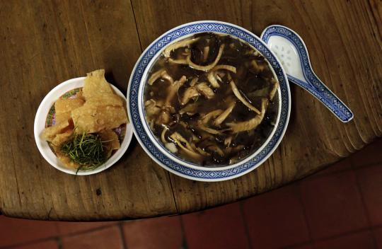 Nikmatnya sajian sup ular peningkat daya tahan stamina