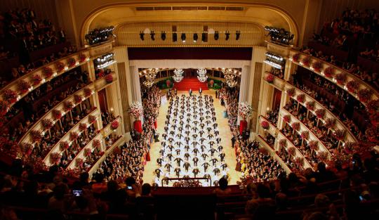 Ratusan pasang penari tampil di Opera Ball Austria