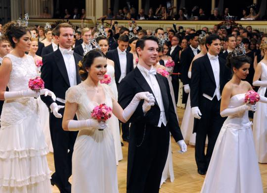 Ratusan pasang penari tampil di Opera Ball Austria
