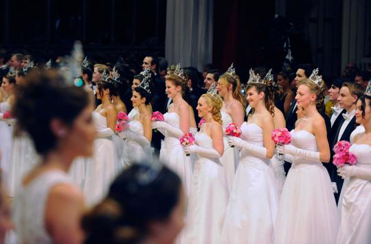 Ratusan pasang penari tampil di Opera Ball Austria