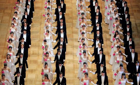 Ratusan pasang penari tampil di Opera Ball Austria