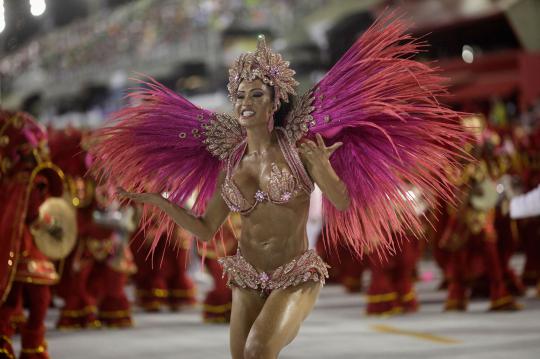 Seksi dan vulgar di Karnaval Rio de Janeiro