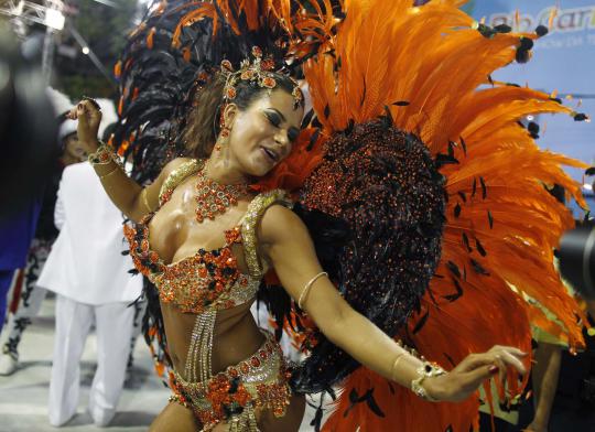 Tarian seksi Ratu Samba di Karnaval Rio de Janeiro