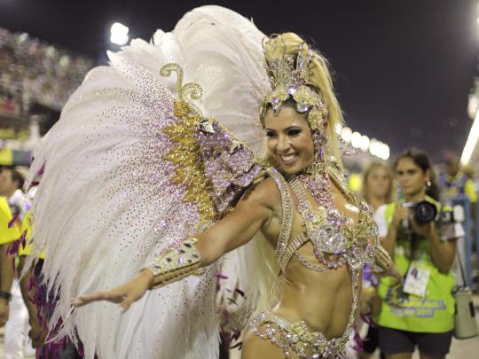 Tarian seksi Ratu Samba di Karnaval Rio de Janeiro