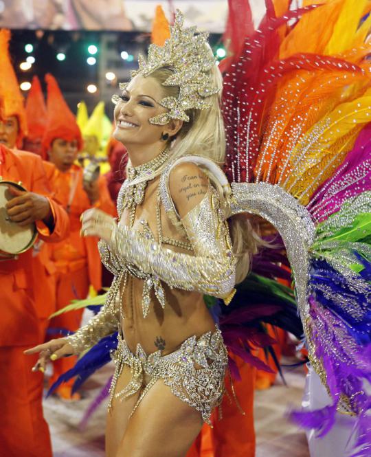 Tarian seksi Ratu Samba di Karnaval Rio de Janeiro