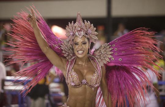 Tarian seksi Ratu Samba di Karnaval Rio de Janeiro