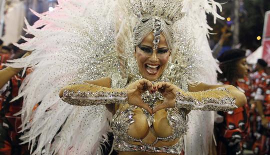 Tarian seksi Ratu Samba di Karnaval Rio de Janeiro