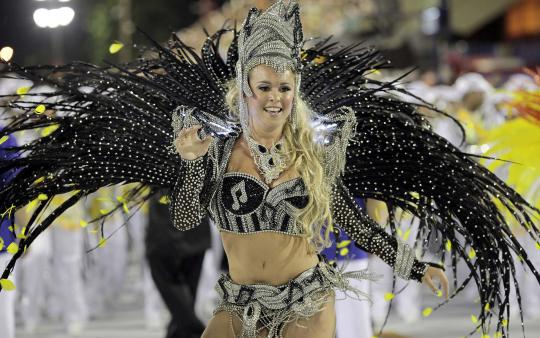 Tarian seksi Ratu Samba di Karnaval Rio de Janeiro