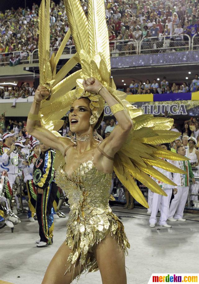 Foto : Tarian seksi Ratu Samba di Karnaval Rio de Janeiro 