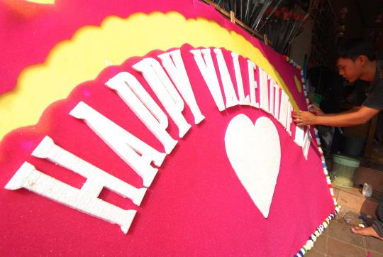 Jelang Valentine, pasar bunga Rawa Belong laris manis