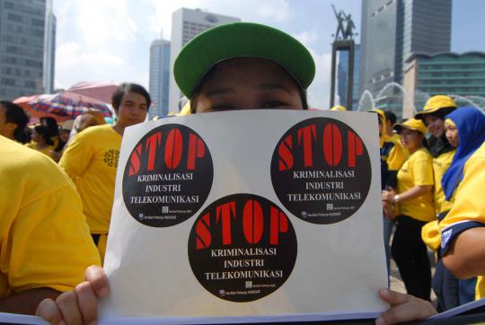 Ribuan karyawan Indosat long march menuju Bundaran HI