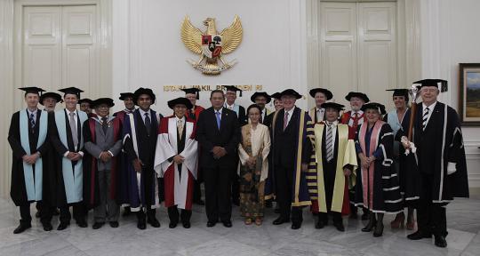 Presiden SBY hadiri penganugerahan gelar DR HC Wapres Boediono