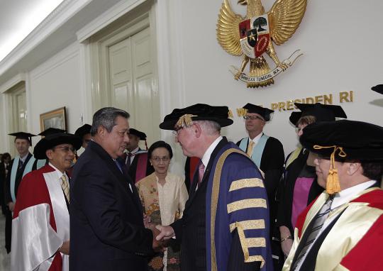 Presiden SBY hadiri penganugerahan gelar DR HC Wapres Boediono