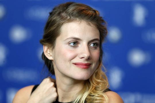 Aktris Melanie Laurent tampil cantik di Festival Film Berlin