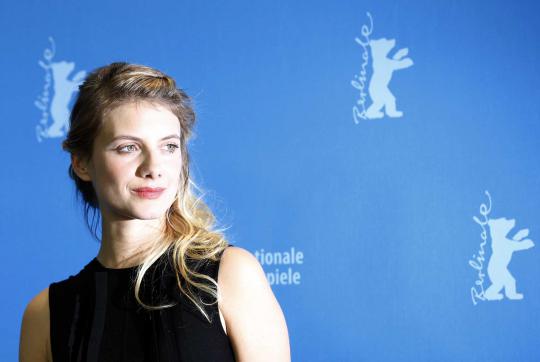 Aktris Melanie Laurent tampil cantik di Festival Film Berlin