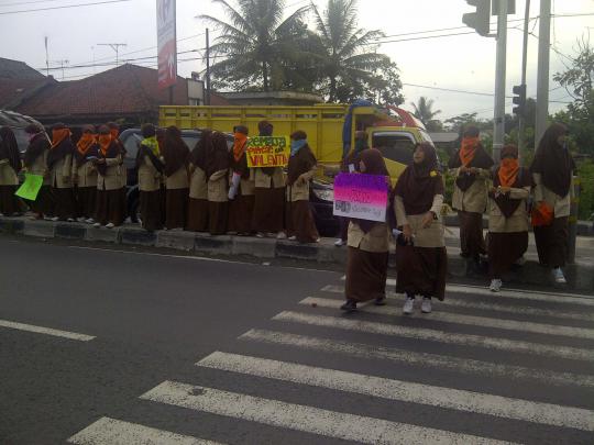 Turun ke jalan, puluhan pelajar tolak hari Valentine