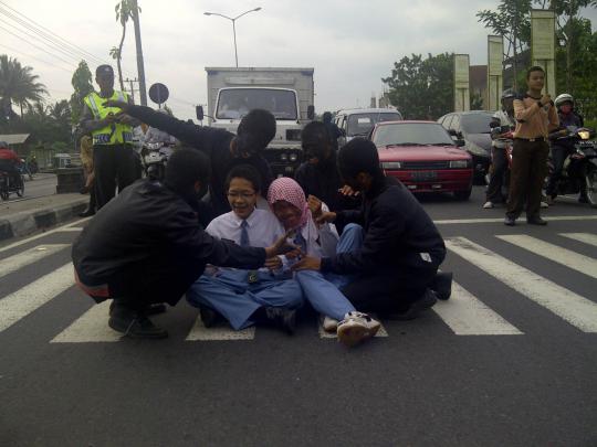 Turun ke jalan, puluhan pelajar tolak hari Valentine