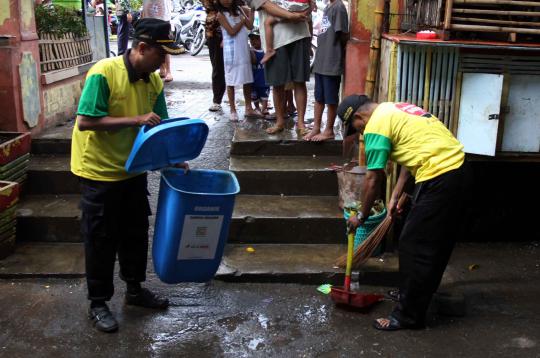 Presiden PT K-Link berikan bantuan ke korban banjir Petamburan