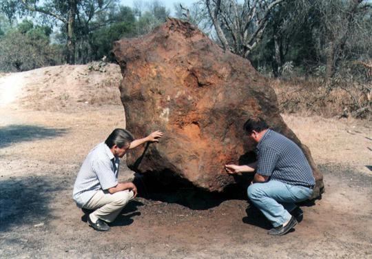 Penampakan beragam batu meteor, dijual hingga Rp 25 miliar
