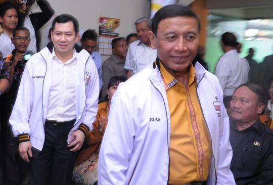 Wiranto & Hary Tanoe berikan bantuan pada korban bencana alam