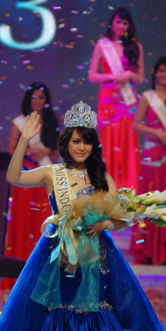 Vania Larissa sabet gelar Miss Indonesia 2013