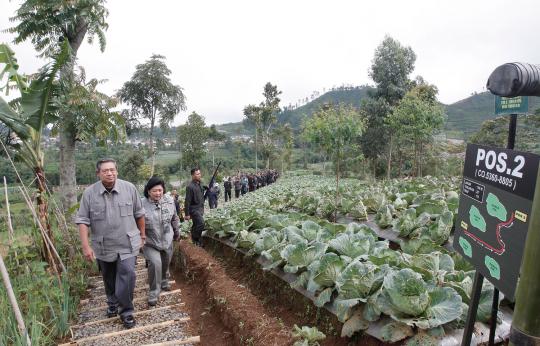 SBY dan rombongan blusukan ke Lereng Gunung Slamet