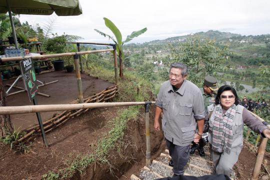 SBY dan rombongan blusukan ke Lereng Gunung Slamet