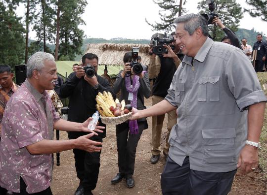 SBY dan rombongan blusukan ke Lereng Gunung Slamet