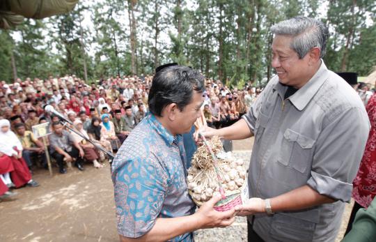 SBY dan rombongan blusukan ke Lereng Gunung Slamet