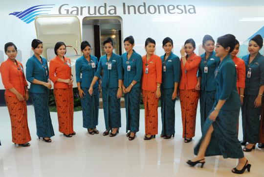 Kegiatan para wanita di sekolah pramugari Garuda Indonesia