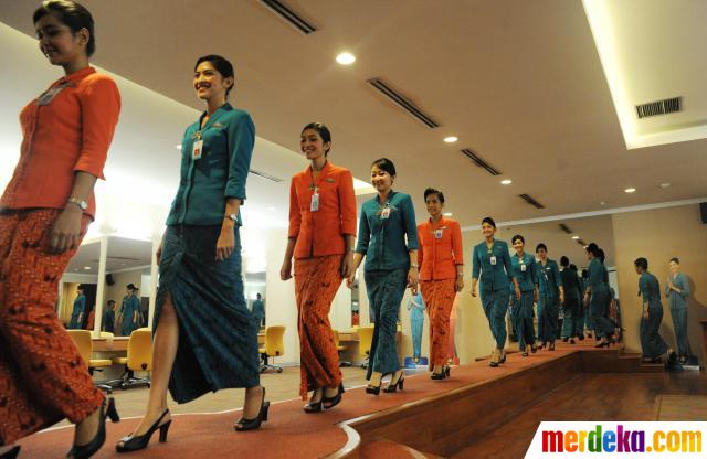 Foto : Kegiatan para wanita di sekolah pramugari Garuda Indonesia| merdeka.com