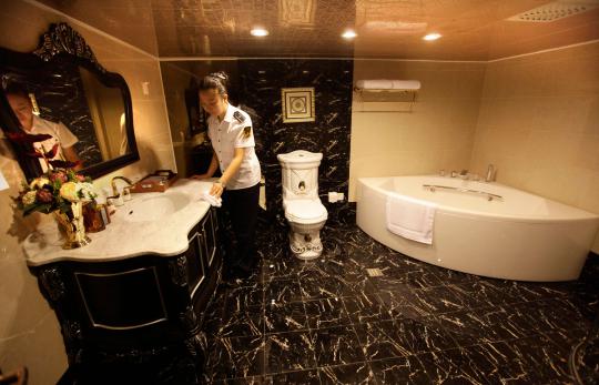 Menengok hotel mewah di dalam kapal induk Soviet